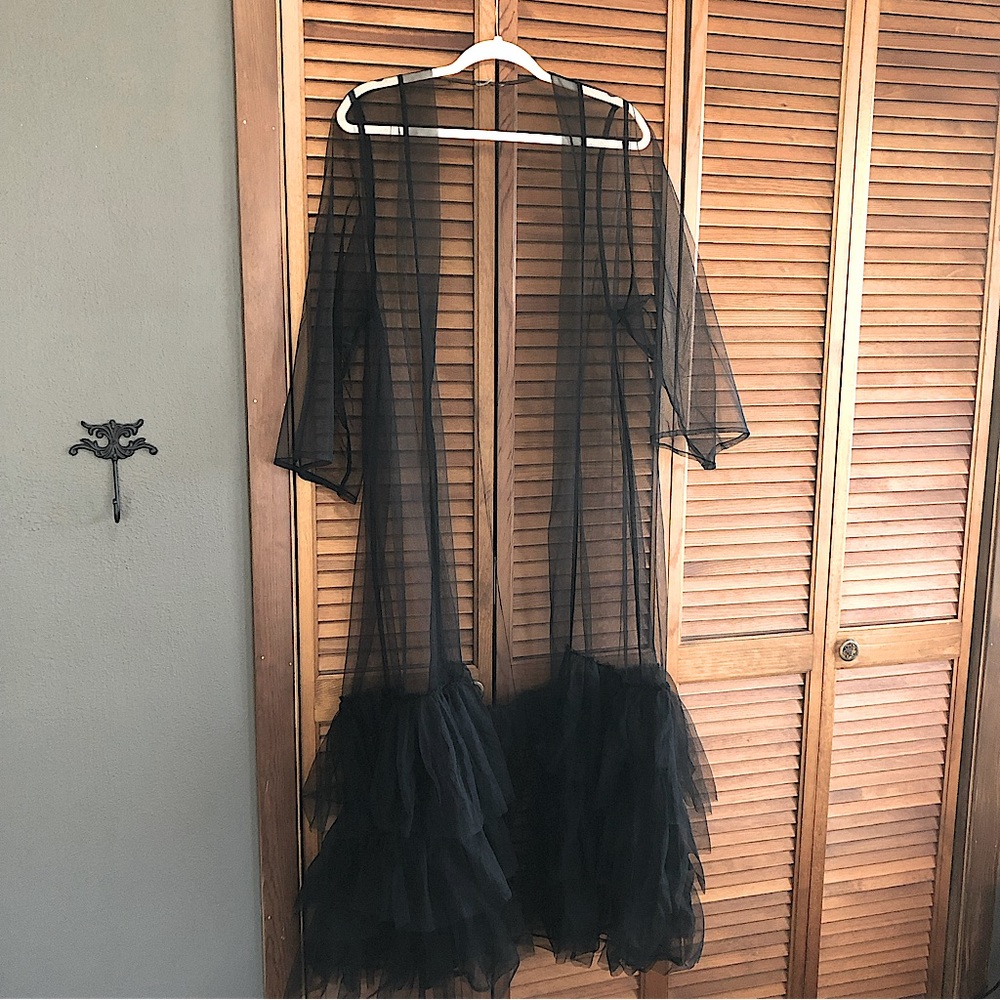 Arula size XL tiered tulle topper.
